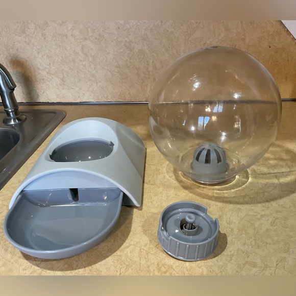 Cat or Dog automatic circulating water dispenser bubble ball water dish grey . - Picture 8 of 11